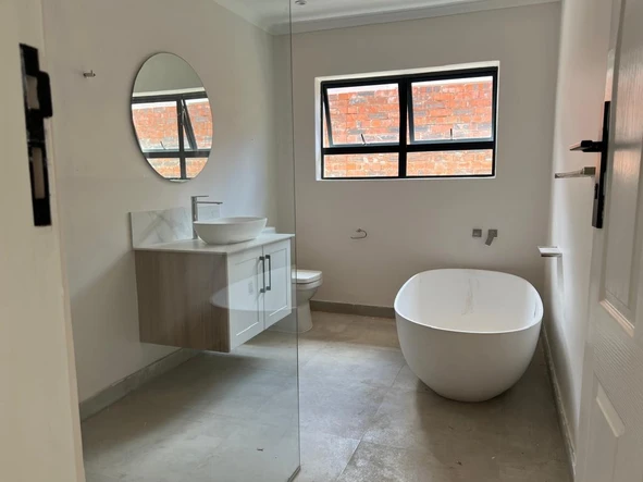 3 Bedroom Flat & Apartment