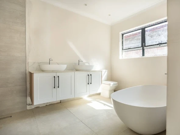 3 Bedroom Flat & Apartment