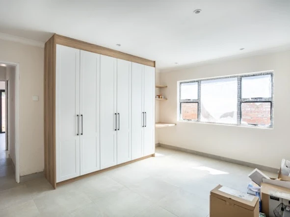 3 Bedroom Flat & Apartment