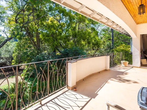 6 Bedroom House