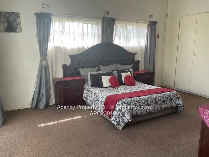 Immaculate Secure Townhouse Close To All Amenities