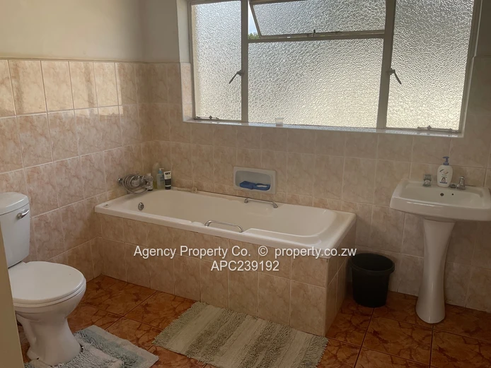 Immaculate Secure Townhouse Close To All Amenities