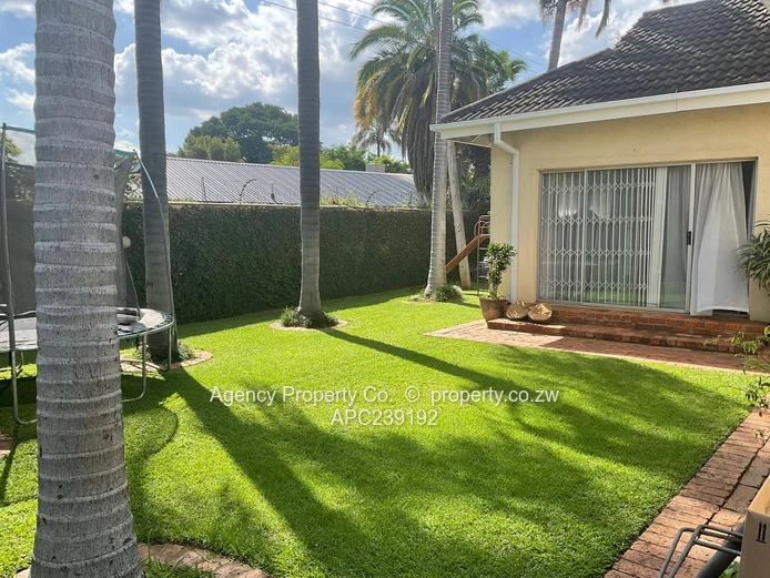 Immaculate Secure Townhouse Close To All Amenities