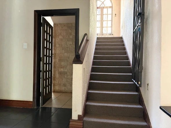6 Bedroom House