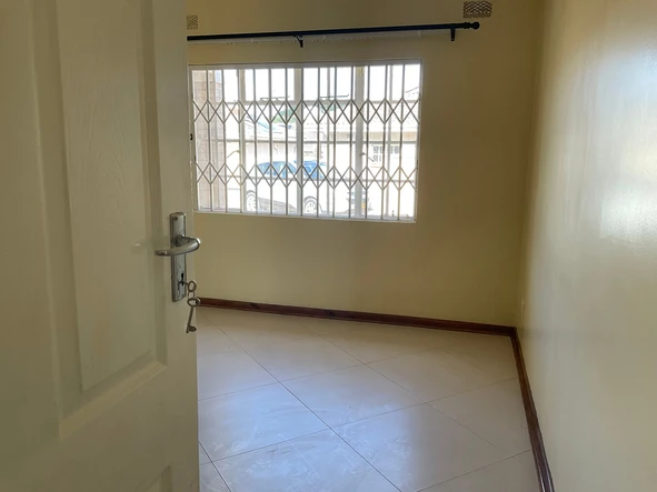 3 Bedroom Flat & Apartment