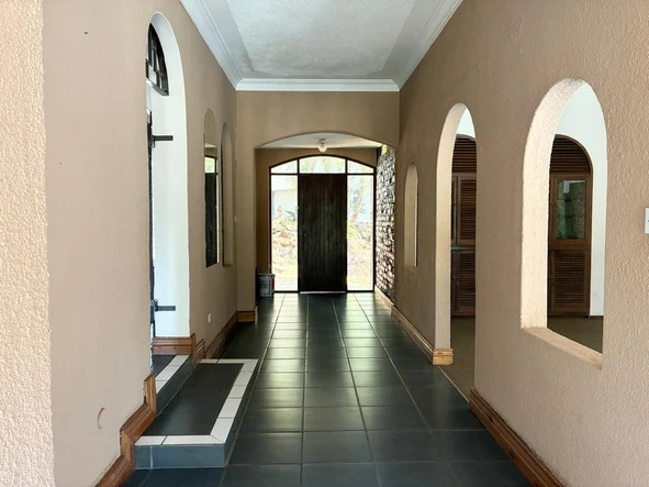 6 Bedroom House