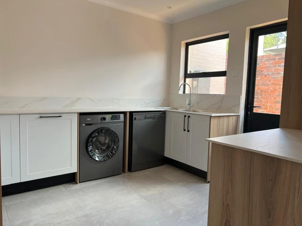 3 Bedroom Flat & Apartment