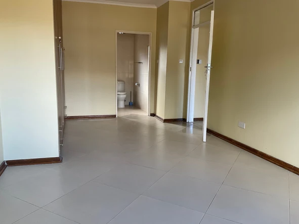 3 Bedroom Flat & Apartment