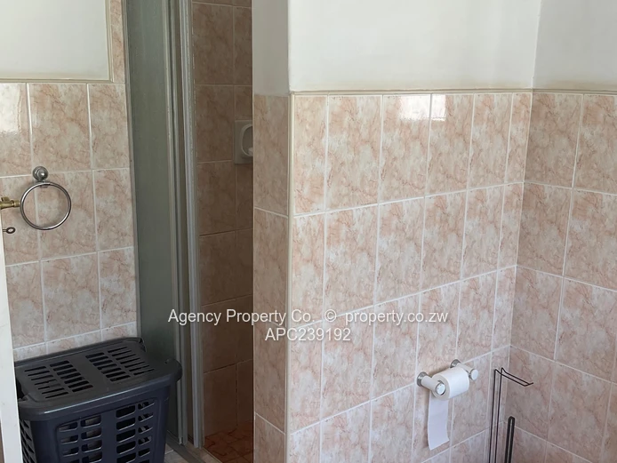 Immaculate Secure Townhouse Close To All Amenities